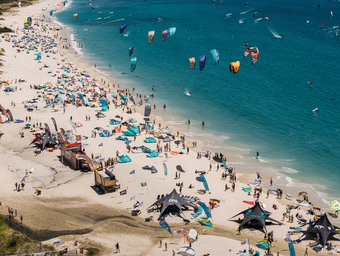 Valdevaqueros vive un día histórico con el Festival del Viento