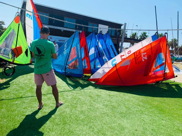 El Club de Mar  Vilanova acoge la segunda prueba del circuito Windsurfer