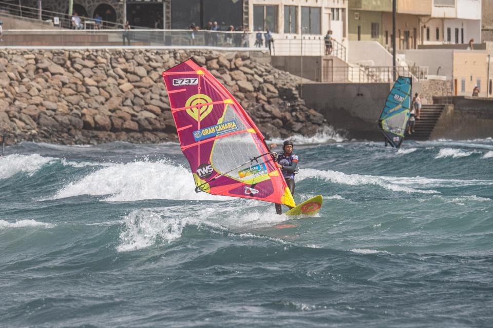 Día 2: LOS JUNIORS ARRANCAN ELMUNDIAL DE WINDSURF