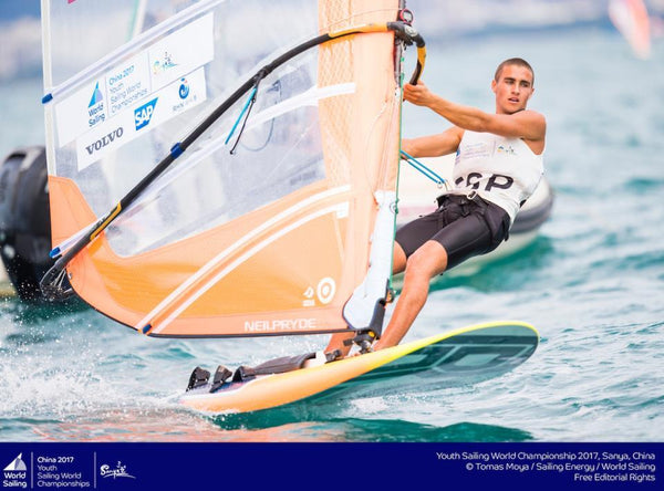 Éxito español en un mundial JR de RS:X