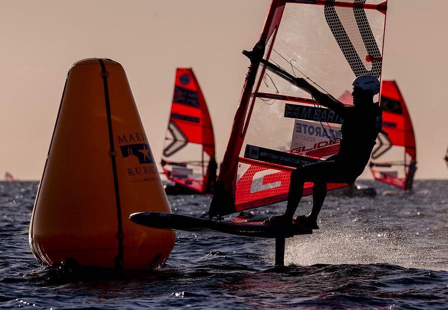 NICOLE VAN DER VELDEN ARRASA EN LA FINAL DE IQFOIL DE LA LANZAROTE INTERNATIONAL REGATTA