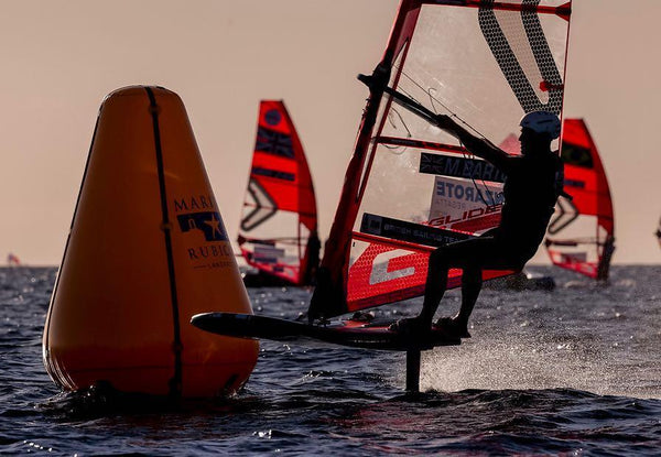 NICOLE VAN DER VELDEN ARRASA EN LA FINAL DE IQFOIL DE LA LANZAROTE INTERNATIONAL REGATTA