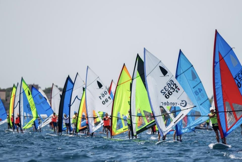 ¡Surf a Vela lanza su comunidad en Strava!