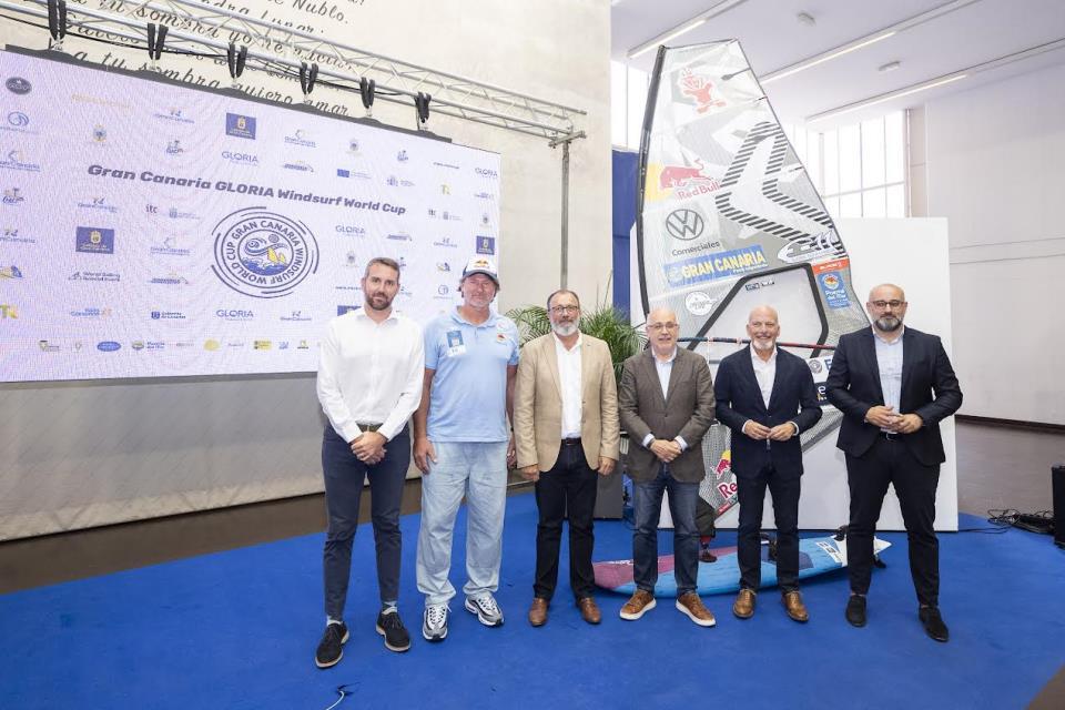 La élite del windsurf mundial se da cita en la playa grancanaria de Pozo Izquierdo