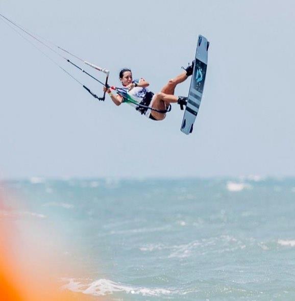 La española Rita Arnaus, tercera en categoría femenina en la primera parada del Mundial de Kitesurf de la GKA